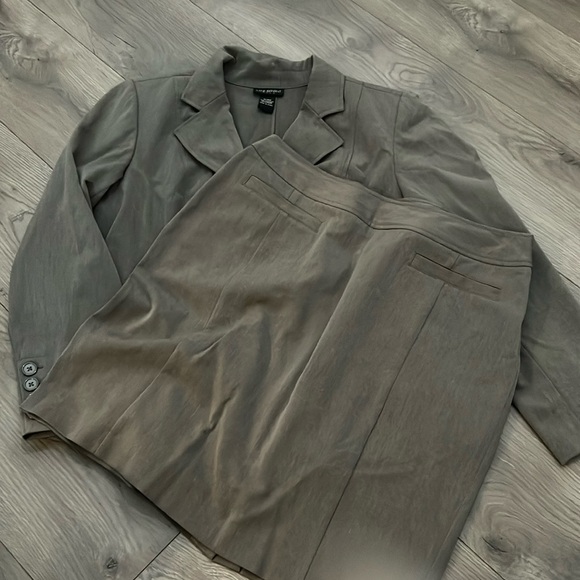 Lane Bryant Jackets & Blazers - Lane Bryant brown Two-Piece Career Blazer and skirt Suit Women's 14/16